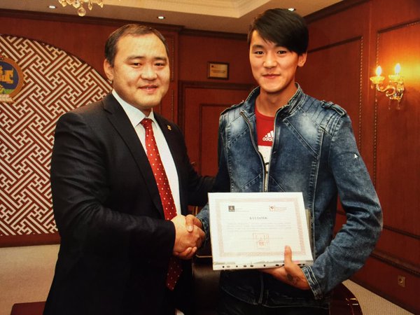 А.Отгонбаяр СУИС-т төлбөргүй суралцах, урилга гардаж авлаа